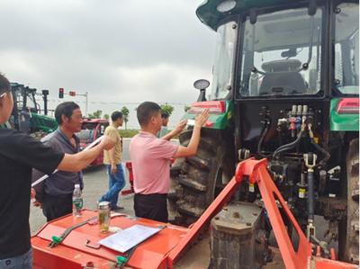 肥西县 农机服务送下乡，全力护航“三秋”生产