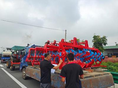 肥西县 农机服务送下乡 护航“三秋”农业机械服务