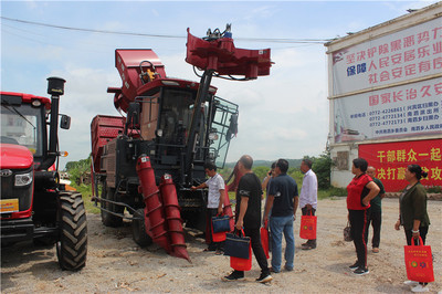 兴宾区农机中心积极开展农机宣传与农机服务活动，助力农业现代化