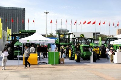 加快农机转型升级 全面推进乡村振兴——2021新疆农业机械博览会盛大开幕