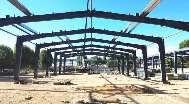 建设农机服务中心，打造特色“农机村”助力农业现代化